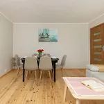 Appartamento W Gdyni Z Ogrodkiem I 2 Sypialniami By Renters Gdynia