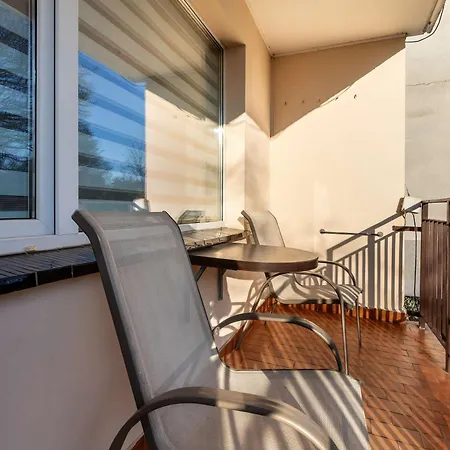 W Gdyni Z Ogrodkiem I 2 Sypialniami By Renters Apartament