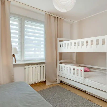 W Gdyni Z Ogrodkiem I 2 Sypialniami By Renters *