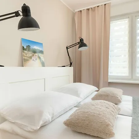 W Gdyni Z Ogrodkiem I 2 Sypialniami By Rent Like غدينيا