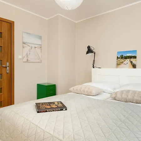 W Gdyni Z Ogrodkiem I 2 Sypialniami By Rent Like شقة