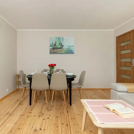 Lejlighed W Gdyni Z Ogrodkiem I 2 Sypialniami By Renters Gdynia