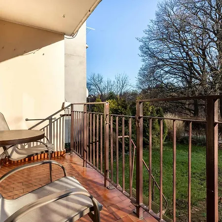 W Gdyni Z Ogrodkiem I 2 Sypialniami By Rent Like *