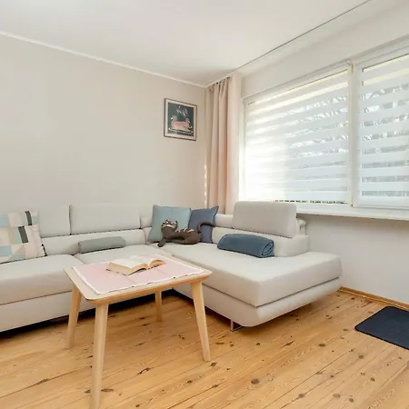 W Gdyni Z Ogrodkiem I 2 Sypialniami By Renters Gdynia